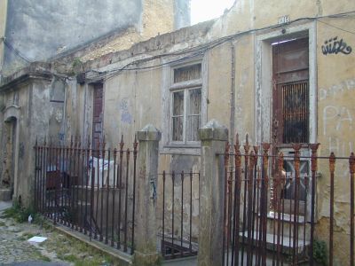 Fachada, 'a esquerda