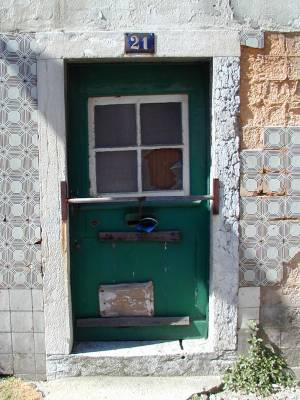 Porta barrada (num 21)