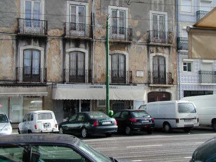 Loja 14 e porta 15