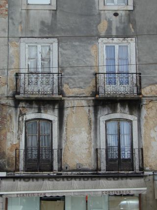 Pormenor dos pisos abandonados