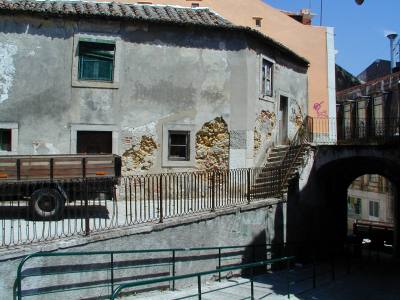 A descida para o arco da Tv. do Monte