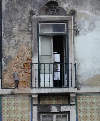 Janela do primeiro piso, junto ao numero 152
