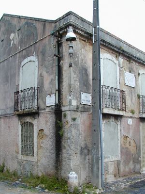 Empena no cruzamento das duas ruas