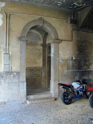 Acesso 'a escadaria principal