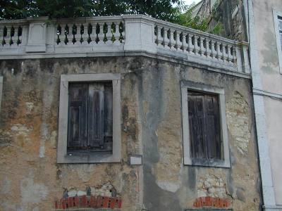 Esquina com o largo da Rosa