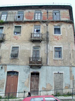 Vista da fachada da Rua do Sol