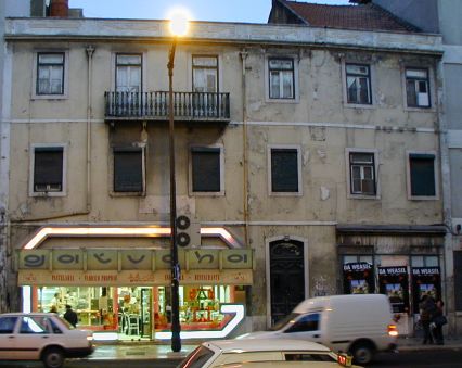 Vista ao crespúsculo da fachada 