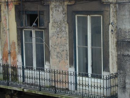 Pormenor da fachada para a Rua de Sao Paulo