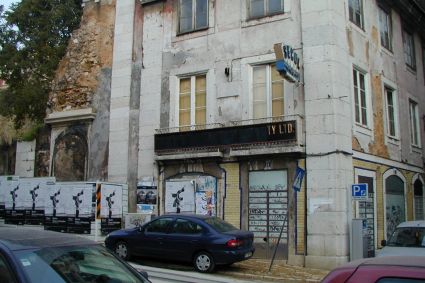 Aspecto da fachada para a Rua do Alecrim